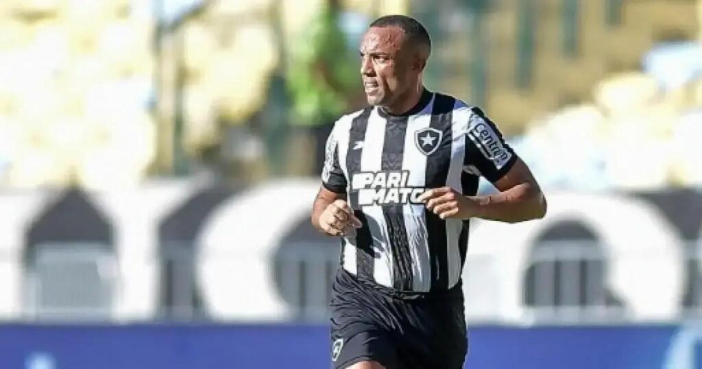 Botafogo formaliza retorno de Marçal após quatro meses fora do clube