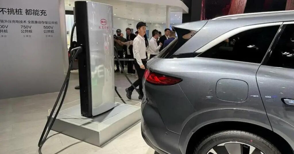 BYD apresenta plataforma de carga ultrarrápida capaz de 400 km em 5 minutos