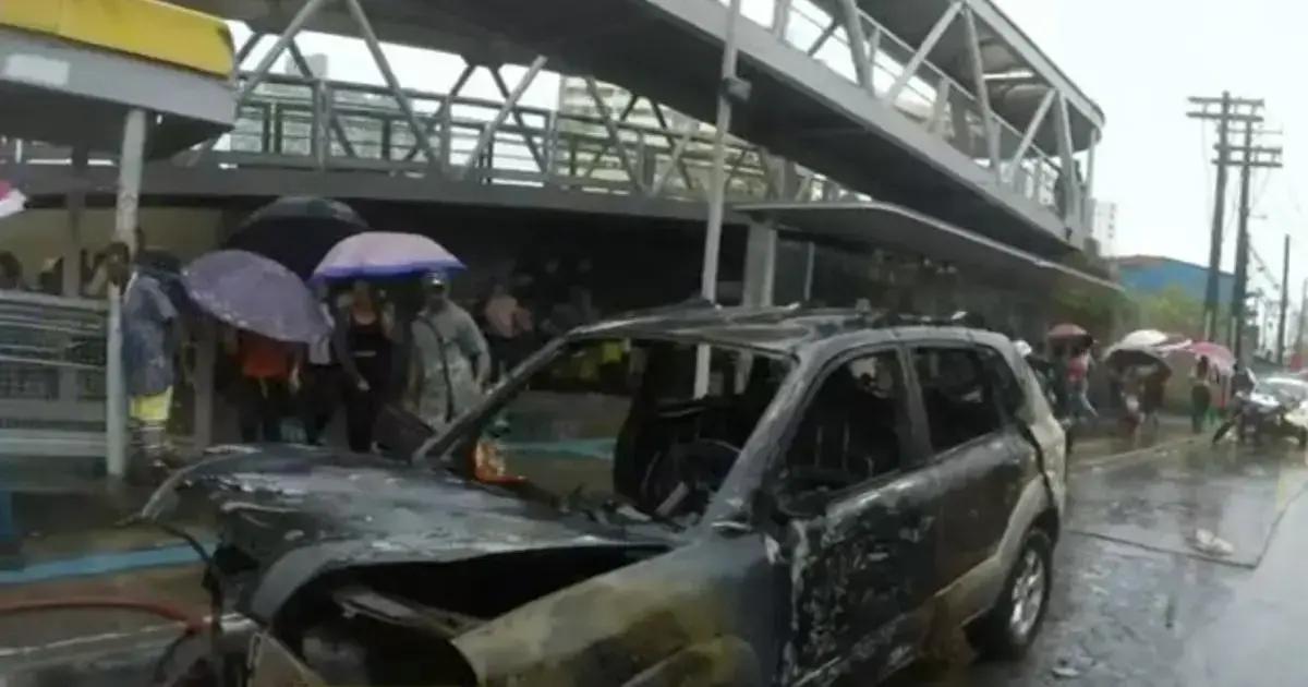 Carro em chamas provoca transtornos na manhã de quarta-feira em Narandiba