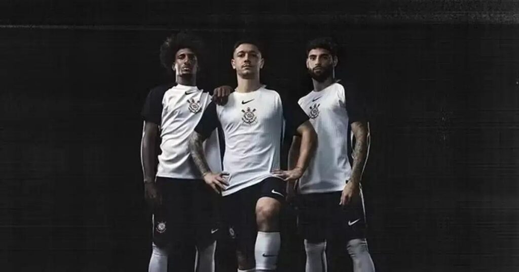 Corinthians apresenta novo uniforme em celebração ao Mundial de 2000