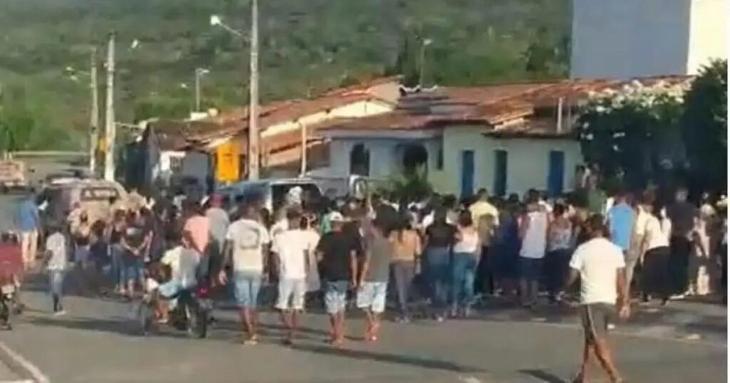 Corpo da subtenente Emilene Rodrigues é sepultado em Irajuba, Bahia