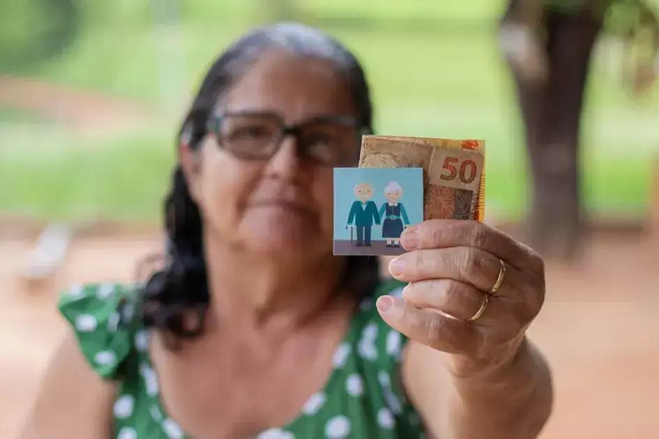 Descubra como a Carteira da Pessoa Idosa permite viagens gratuitas