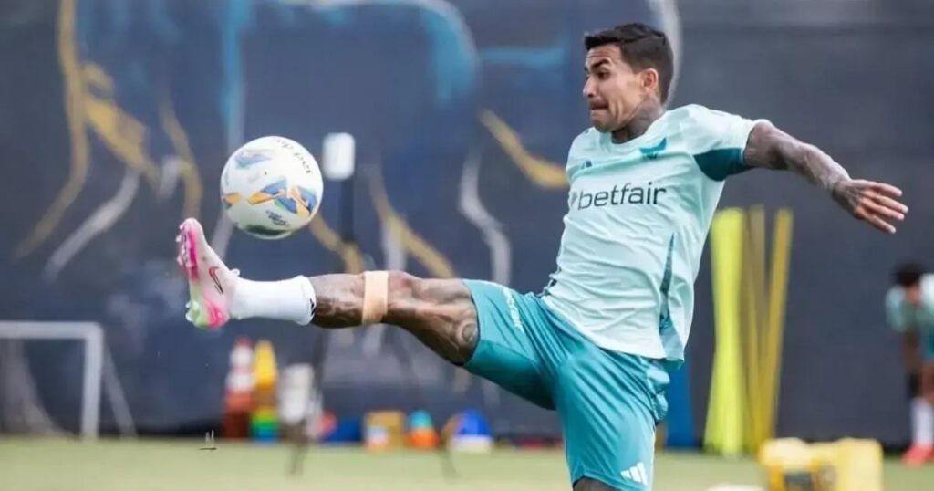 Dudu retorna aos treinos no Cruzeiro, mas futuro ainda é incerto