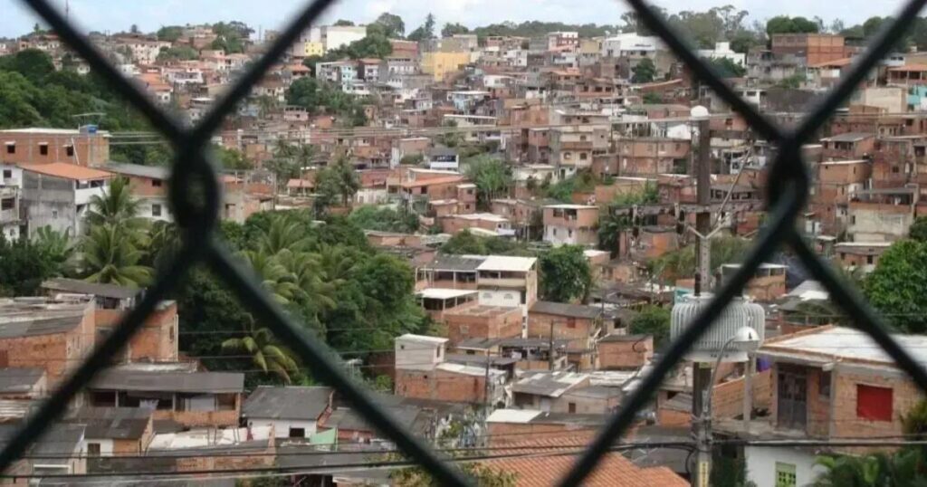 Homem é preso após manter duas mulheres reféns em Tancredo Neves