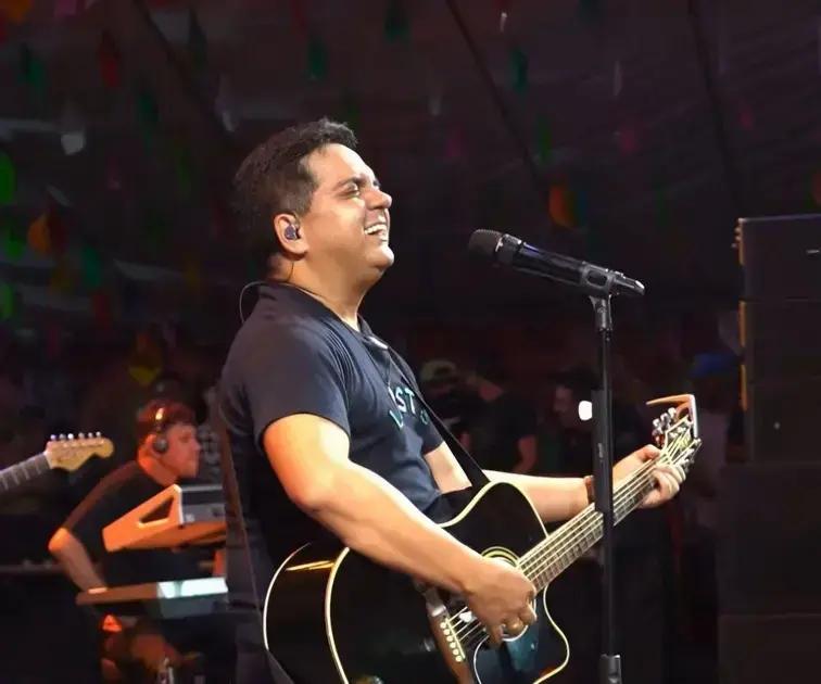 Lairton e Seus Teclados Brilha na 53ª Exposição Agropecuária de Itapetinga