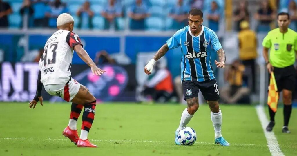 Lucas Esteves retorna ao Vitória após turbulenta negociação no Campeonato Brasileiro