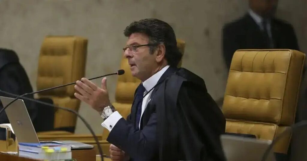 Ministro Fux condena Débora a 1 ano e 6 meses em divergência no STF