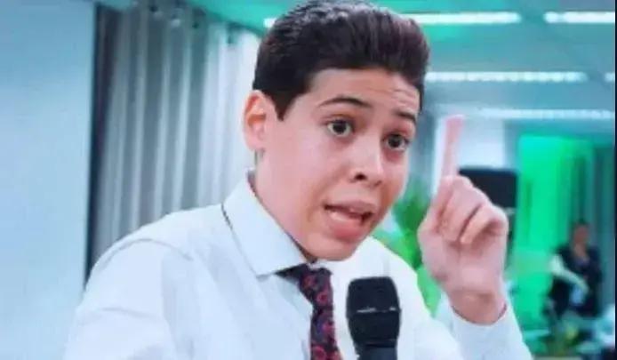 Pastor mirim é proibido de pregar após polêmica sobre doações