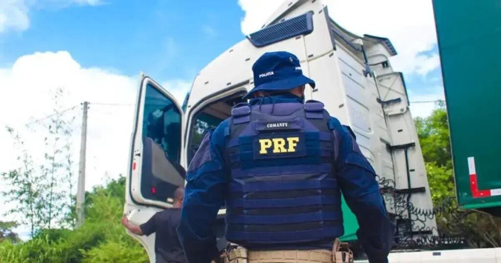 PRF apreende 211 comprimidos de anfetamina na BR-242