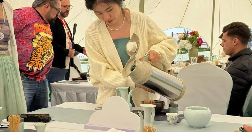 Uma pausa cultural: A cerimônia do chá em Shengzhou, China