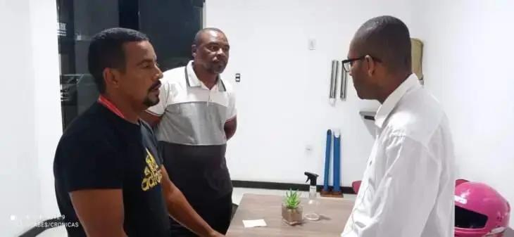 Vereador Léo Ferreira dialoga com moradores do bairro Sol Nascente