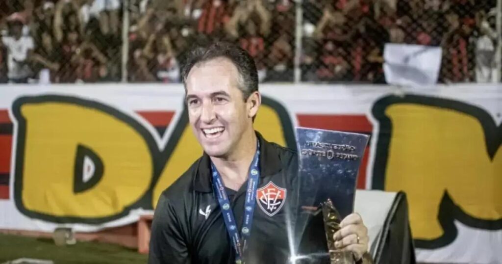 Vitória e Ceará: reencontro de Léo Condé no Campeonato Brasileiro