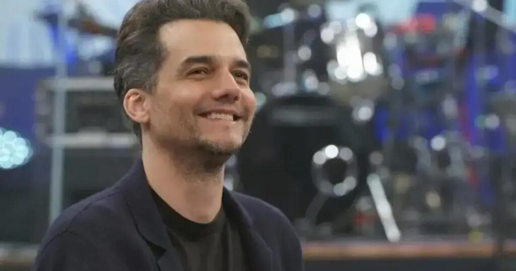 Wagner Moura retorna ao teatro após 16 anos com estreia no Brasil