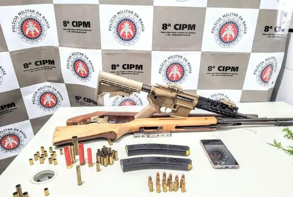 Ação Policial em Itapetinga: Apreensão de Armas e Drogas em Operação Conjunta