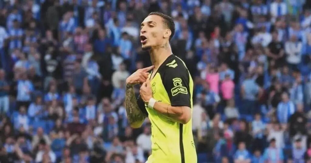 Antony se emociona com classificação do Betis à final da Conference League