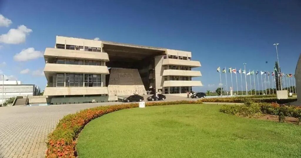 Atraso no PCCV do TJ-BA provoca greve e bloqueia votações na AL-BA