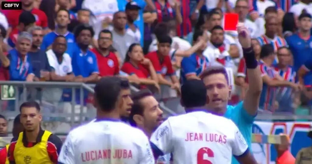 Áudio do VAR Revela Motivo da Expulsão de Jean Lucas em Clássico