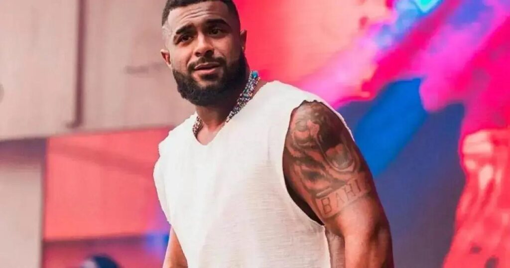 Baco do Exu critica influenciadores em show e menciona Virgínia Fonseca