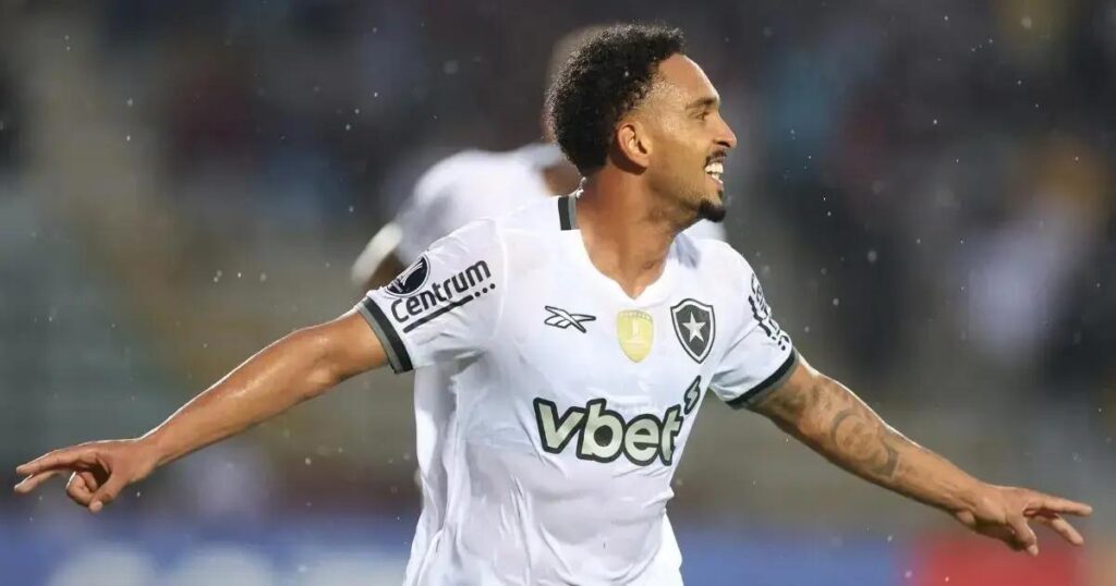 Botafogo vence Carabobo e se mantém vivo na Libertadores