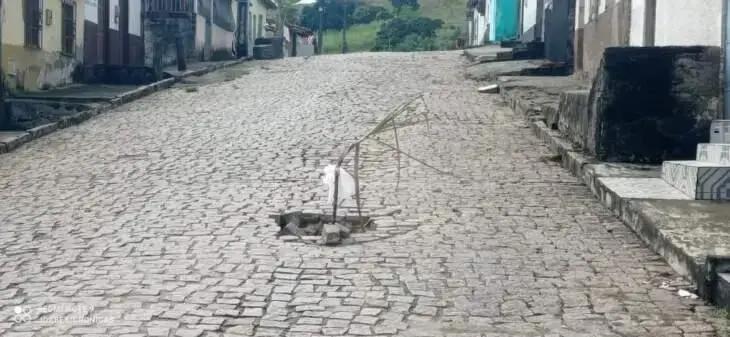 Buraco na Rua Princesa Isabel: cuidado redobrado para motoristas!