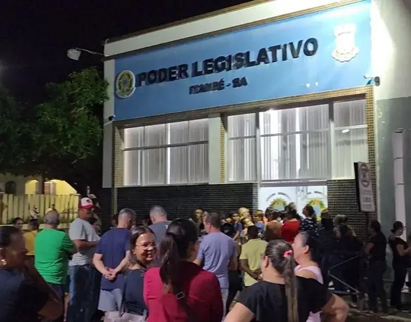 Câmara de Itambé rejeita projeto que retira direitos da educação por 6 a 3