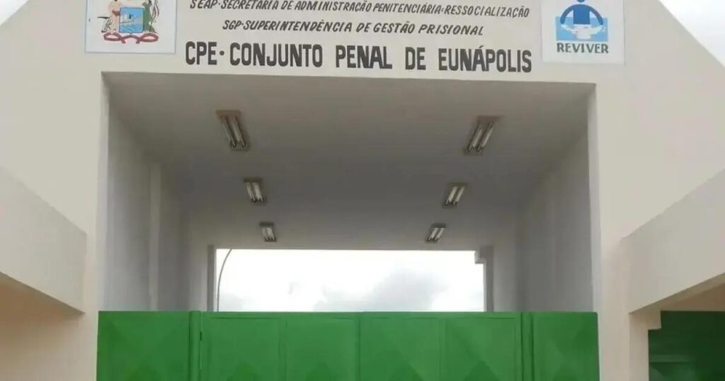 Carro do diretor do presídio de Eunápolis alvo de emboscada armada