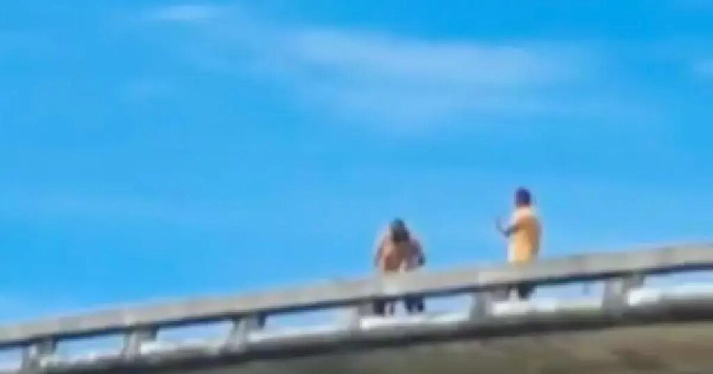 Casal é flagrado em ato sexual em viaduto movimentado do Recife