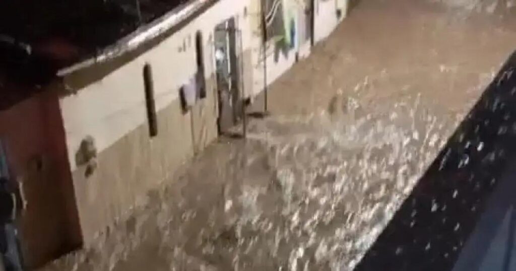 Chuva forte causa alagamentos em Cachoeira e impacta a cidade