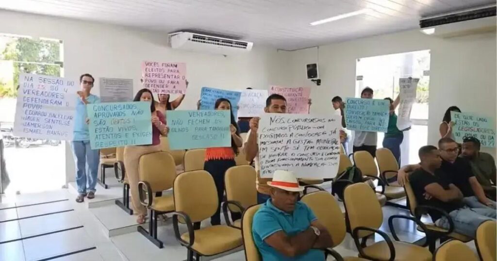 Concursados se mobilizam contra cargos comissionados na Câmara de Sento Sé
