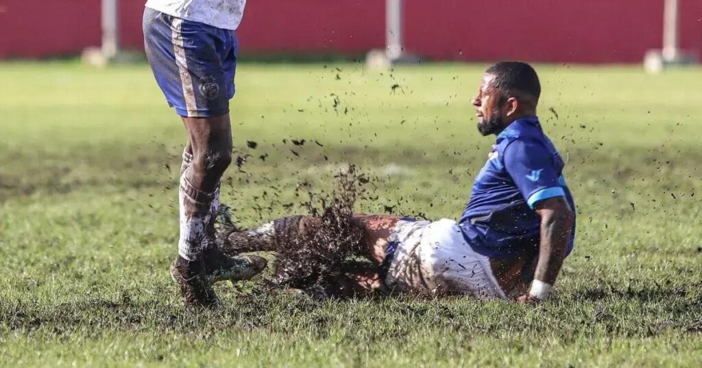 Condições ruins no Carneirão impactam jogo do Galícia e Itabuna