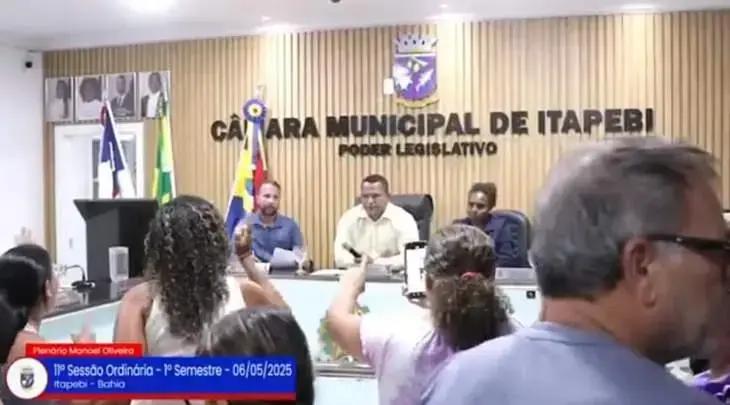 Conflito entre professores e Câmara de Itapebi gera tensão e protestos
