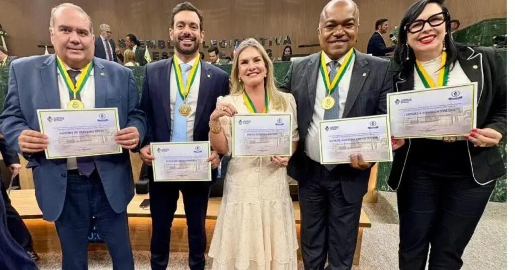 Deputados da AL-BA recebem Medalha do Mérito Legislativo em Goiás