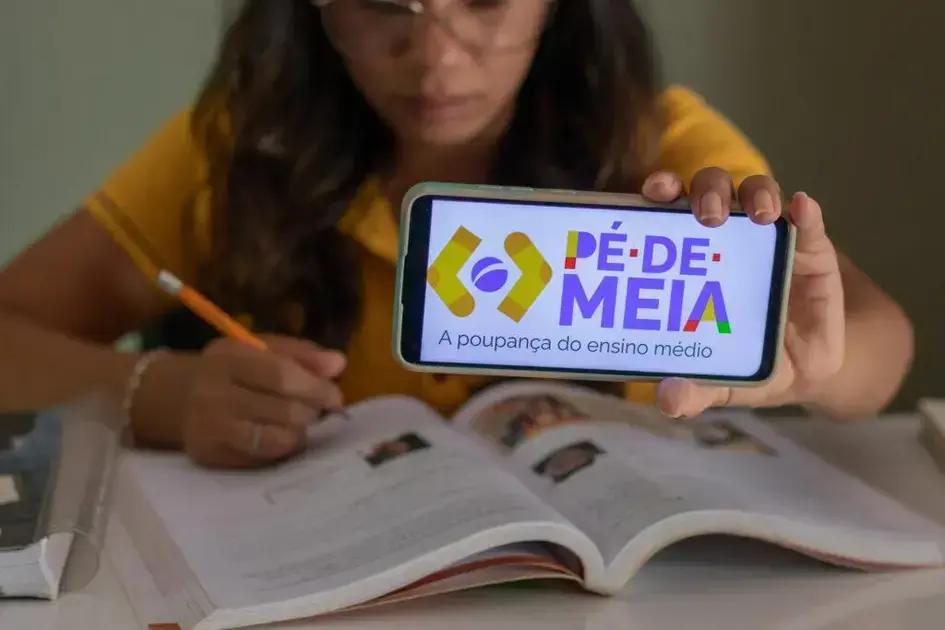 Dificuldades do programa Pé-de-Meia Licenciaturas e suas implicações na educação