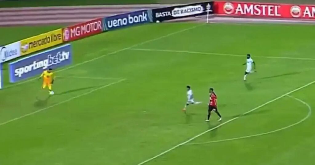 Erro de Lucas Arcanjo resulta na eliminação do Vitória na Sul-Americana