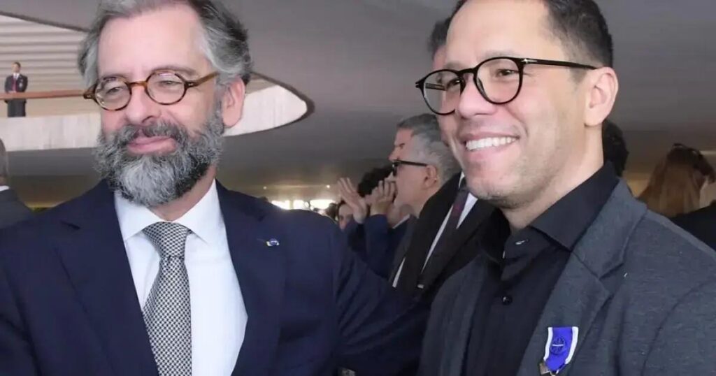 Escritor Itamar Vieira Junior recebe honraria em Brasília