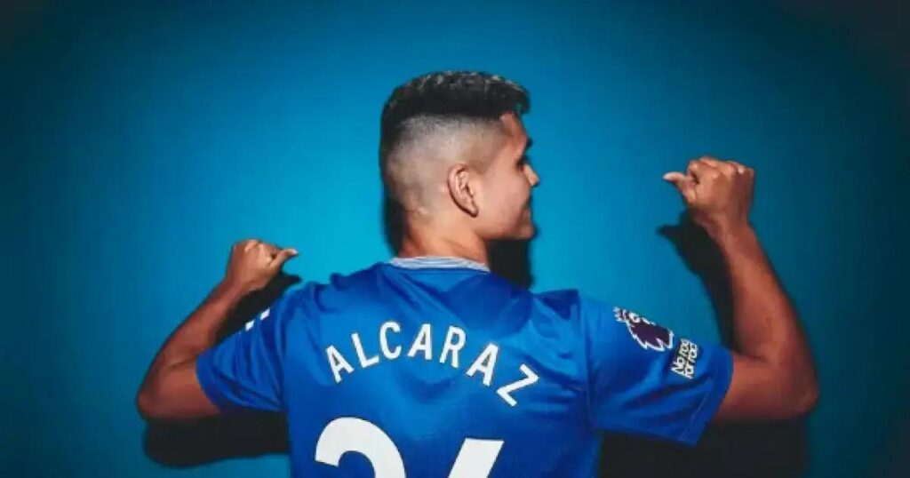 Everton confirma contratação definitiva de Carlos Alcaraz por 15 milhões de euros