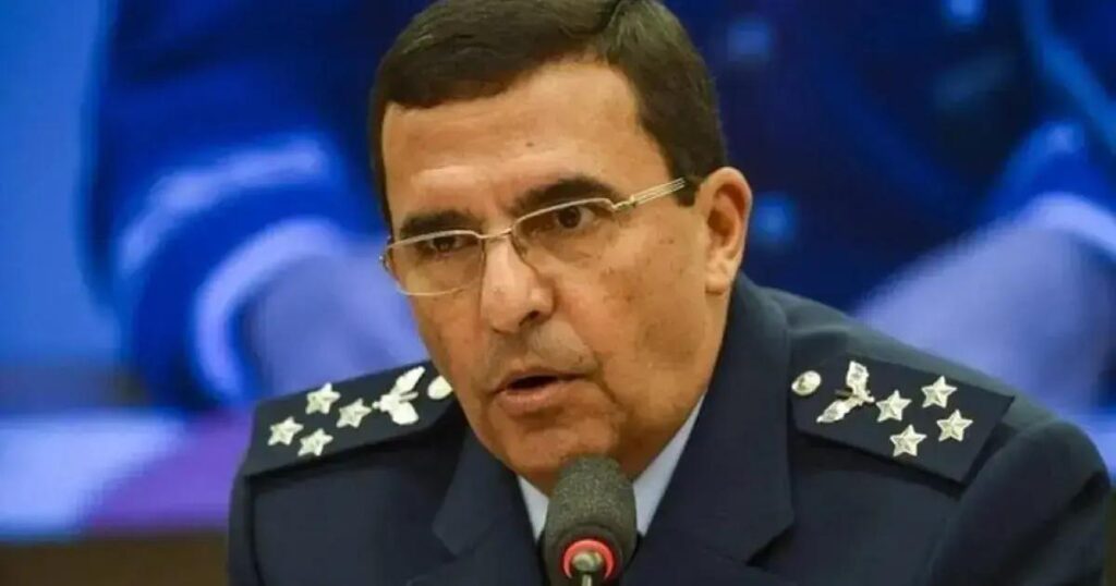 Ex-comandante revela que Garnier colocou Marinha à disposição de Bolsonaro