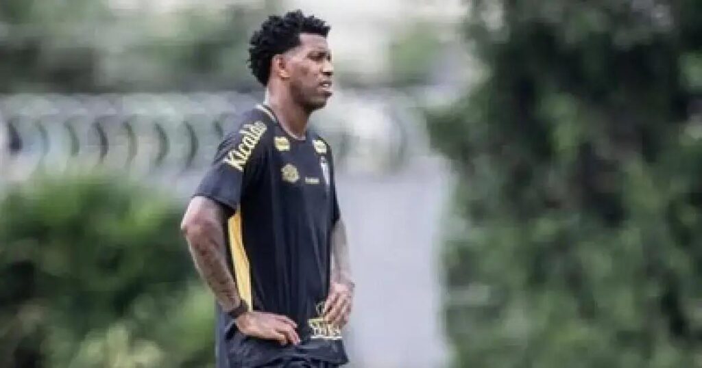 Gil se afasta do Santos e pode rescindir contrato em breve