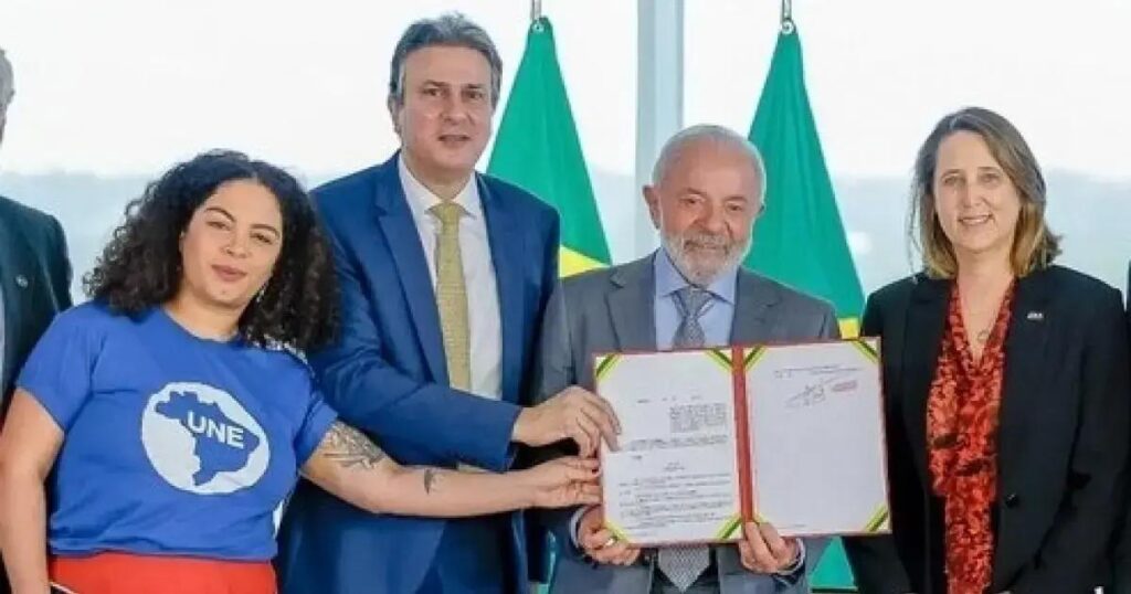 Governo Lula proíbe educação à distância para medicina e direito