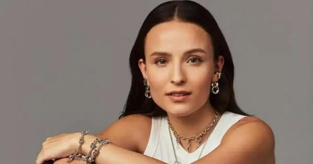 Gravadora busca reverter decisão judicial sobre contrato vitalício com Larissa Manoela