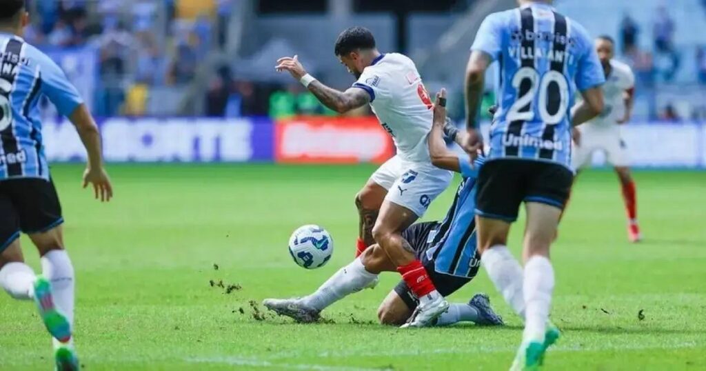 Grêmio vence Bahia em jogo polêmico do Campeonato Brasileiro