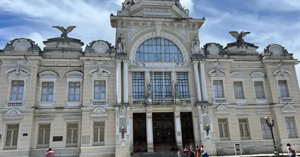 Grupo Rosewood enfrenta impasses para reforma do hotel em Salvador