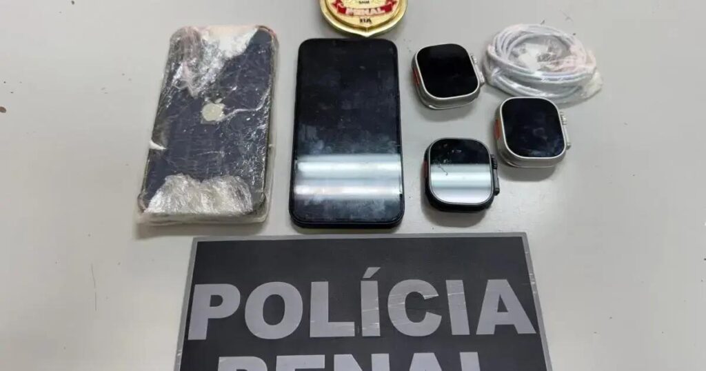 Homem é preso ao tentar entrar com celular no Conjunto Penal de Salvador