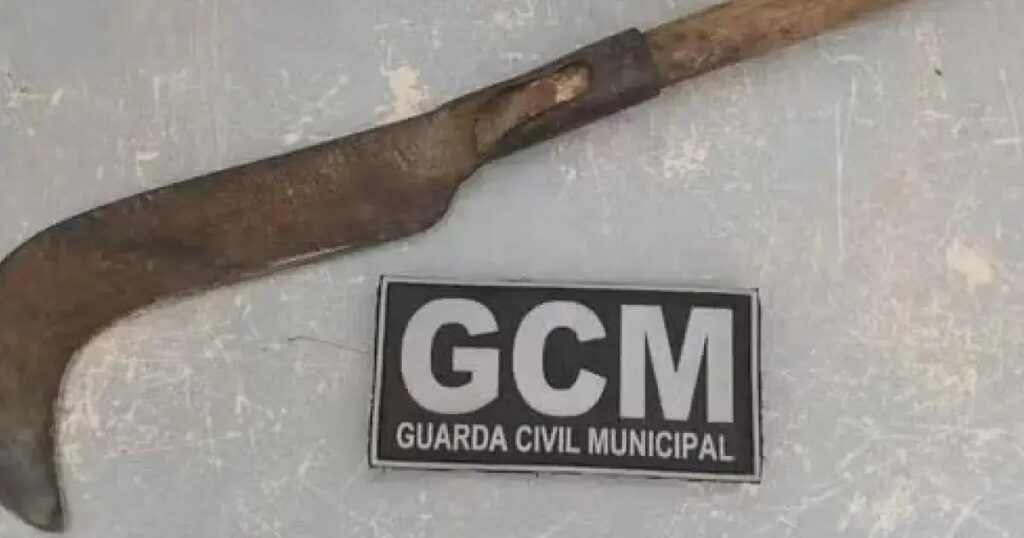 Homem é preso em Luís Eduardo após ameaçar adolescentes com foice