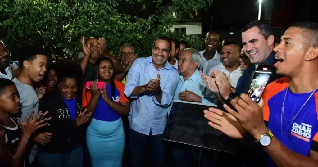 Inauguração de nova praça em Pirajá e programas de urbanização na cidade