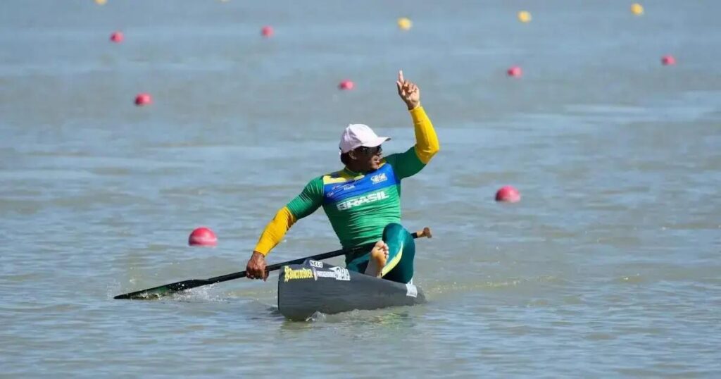 Isaquias Queiroz conquista medalha de ouro na Copa do Mundo de Canoagem