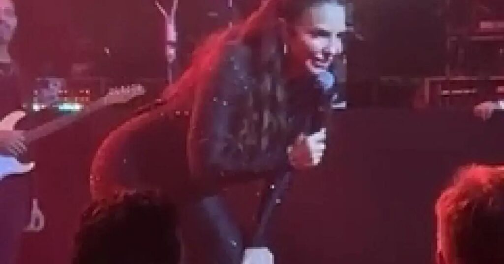 Ivete Sangalo faz humor sobre reconhecimento facial em show no Yacht Clube
