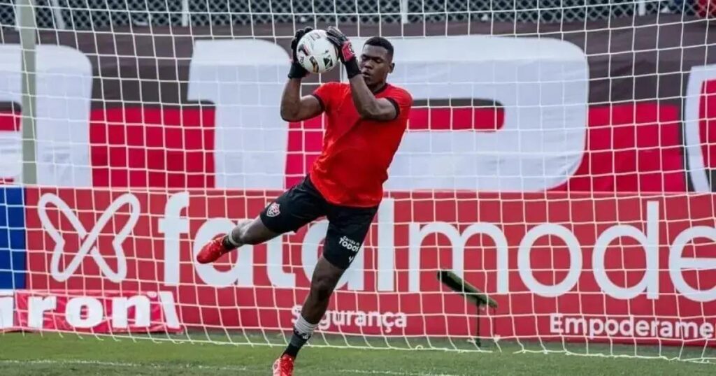 Jequié anuncia Yuri Sena como novo goleiro para a temporada