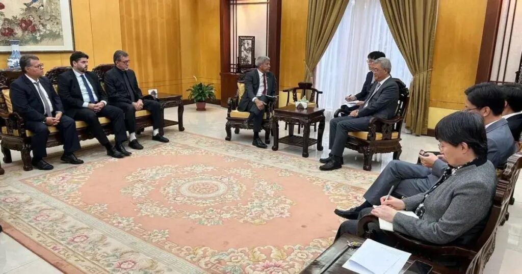 Jerônimo Rodrigues discute emprego e educação em Brasília