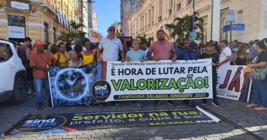 Justiça suspende greve de servidores e determina multa ao sindicato